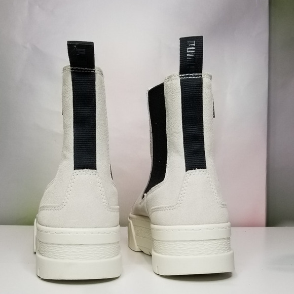Puma  Women's Chelsea Suede Boots Sizes 7.5  Marshmallow NWT - Picture 7 of 9